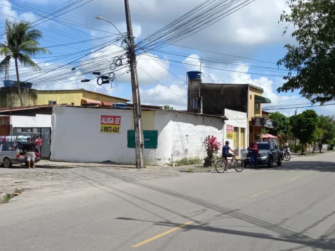 Loja com escritório + galpão
