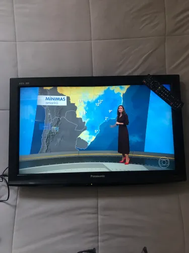 Televisão Panasonic controle remoto altura 50 largura 60 centímetros