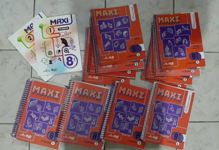 Livros do 8° ano sistema Max de ensino