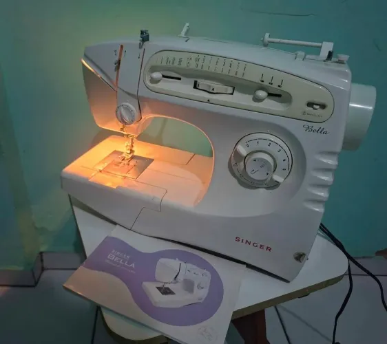 MÁQUINA DE COSTURA SINGER BELLA