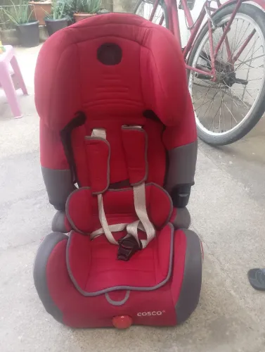 Cadeirinha Cosco 200,00 leia