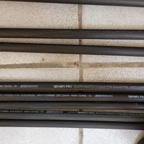 VENDO 11 varetas de ELETRODUTO NOVOS