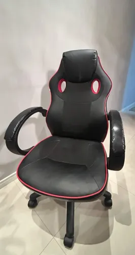 Cadeira gamer/de escritório Preta e Vermelha Seminova