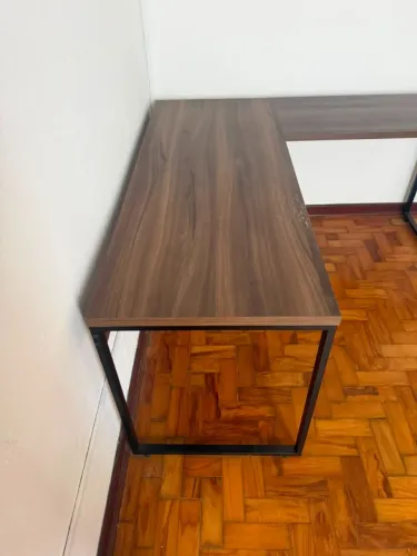Escrivaninha Mesa em L Estilo Industrial 1,60m x 1,60m em Bom estado
