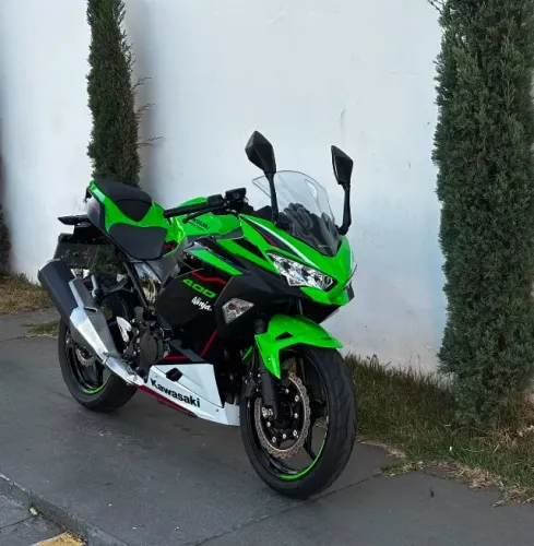 Kawasaki Ninja 400 KRT 2021