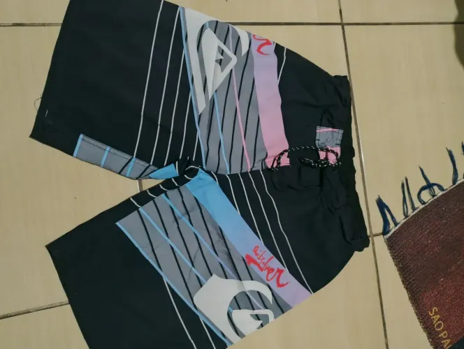 Bermuda elastano tamanho 38 Quiksilver 