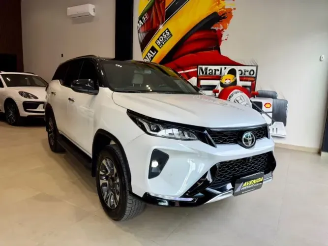 Toyota Hilux SW4 Diamond 2.8 TB 4X4 Die. Aut. 2025