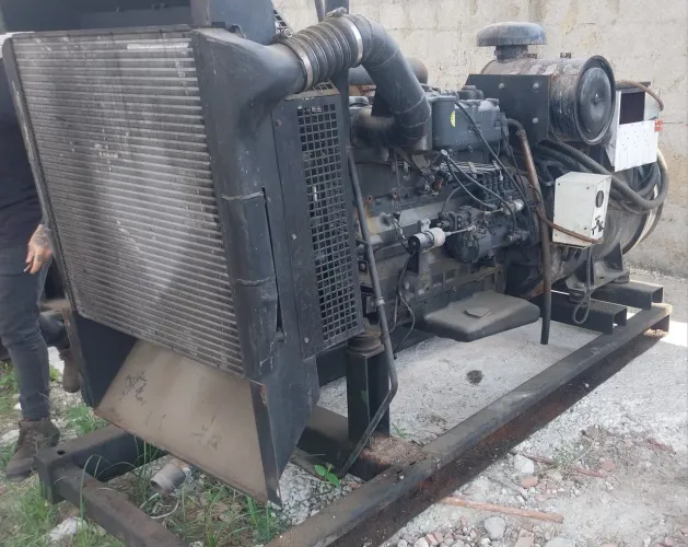Gerador 450 KVA/405 KVA no estado para reforma