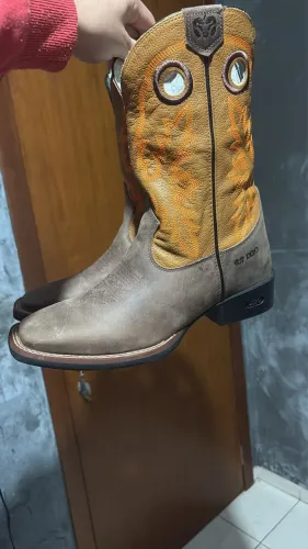 BOTA DGO COURO BOVINO LEGÍTIMO NUNCA USADA 