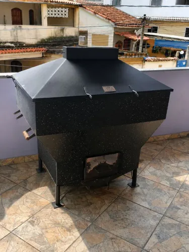 Churrasqueira Apolo assa até 90kg de carne