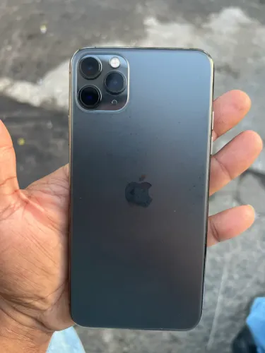 Vendo ou troco iPhone 11 Pro Max 