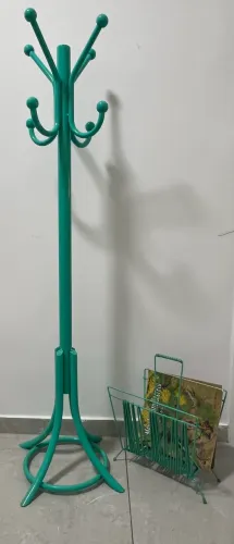 Cabide e porta revista