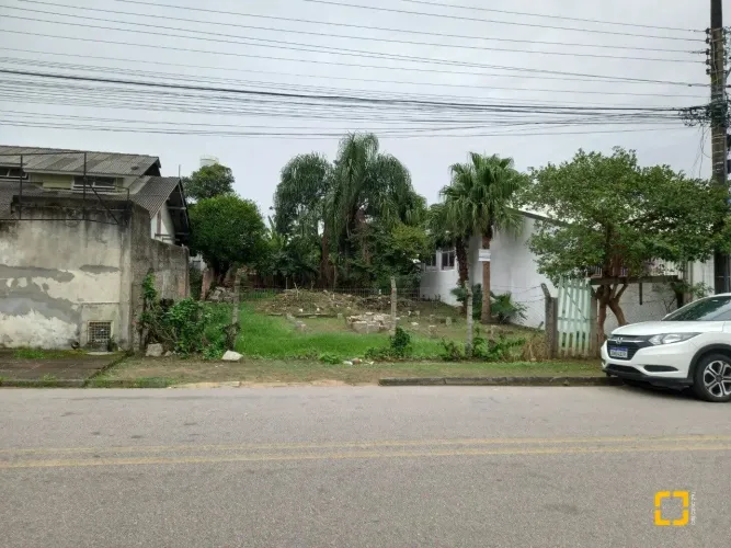 Terreno com 429,60m2 de área a venda no bairro Abrãao - Fpolis - SC