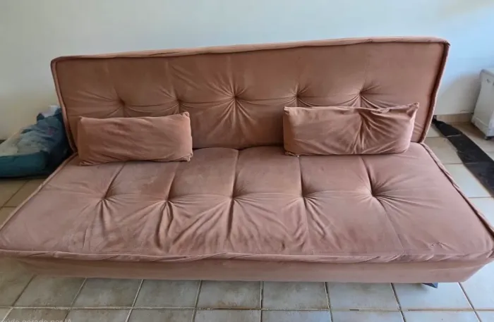 Sofá-cama retrátil 3 lugares em suede - Usado