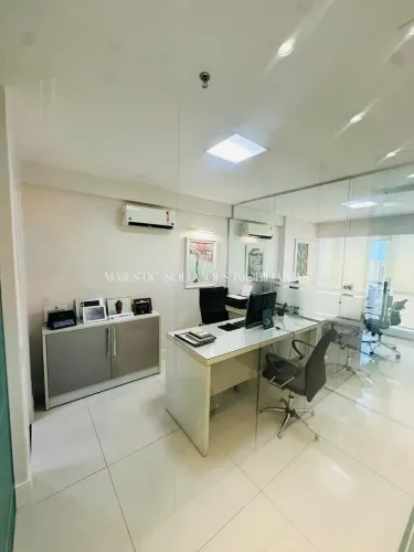 Sala Comercial Mobiliada com Vista para a Lagoa no Office Tower | 62m² | Pronta para Uso
