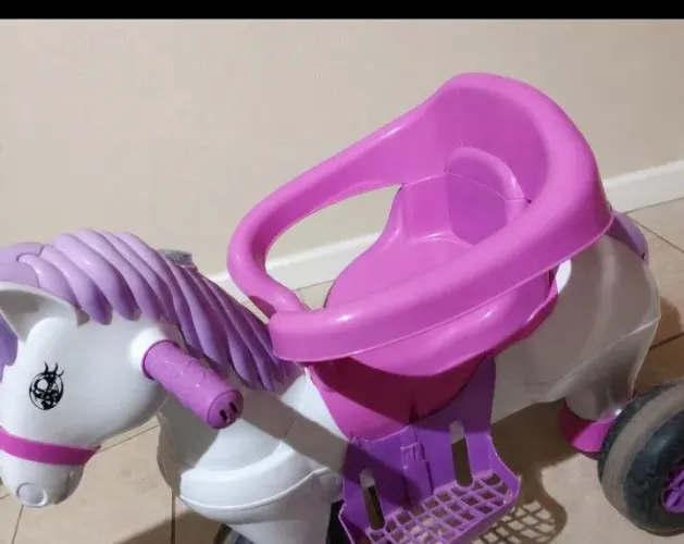 Triciclo cavalinho infantil
