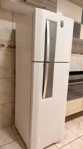 Geladeira DF42 FROSTFREE Electrolux 382L branca 127v 2 portas 