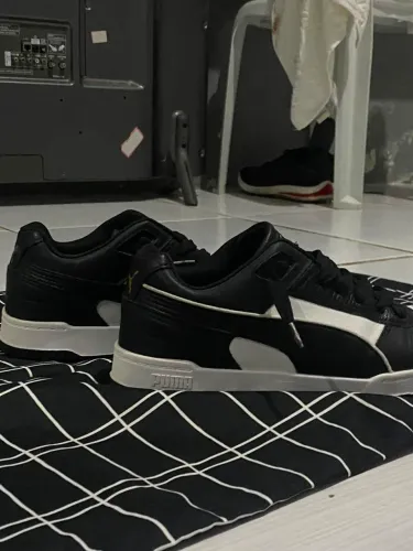 Vendo tênis Puma original, tamanho 39. Foi usado apenas uma vez, sem rasgo bem conservado.