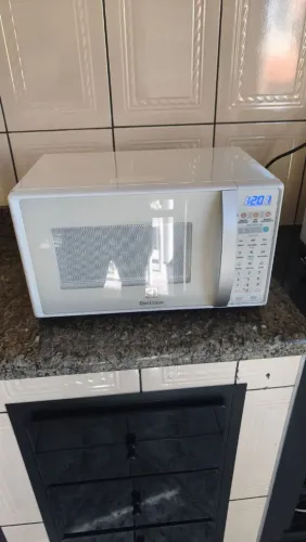 Micro-ondas eletrolux semi novo