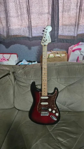 Guitarra Stratocaster Squier captador DiMarzio mini humbucker 