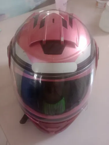 Capacete semi novo