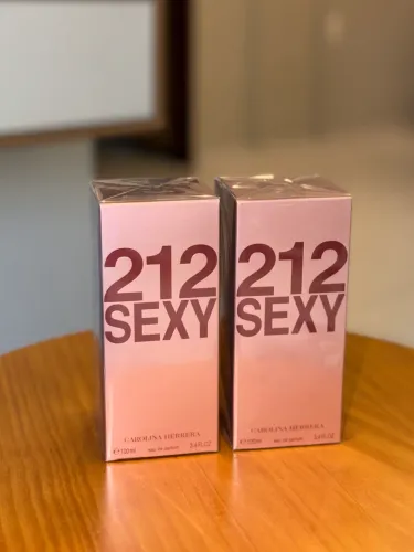 Kit com 2 Perfumes Carolina Herrera 212 Sexy Feminino EDP 100ml Lacrados