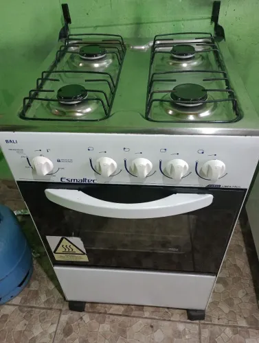 Fogão 4 bocas e forno OK funcionando perfeitamente FAÇO ENTREGA