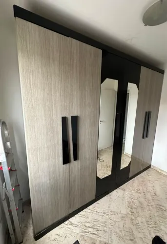 Guarda-roupa Casal Infinity 6 portas com espelho