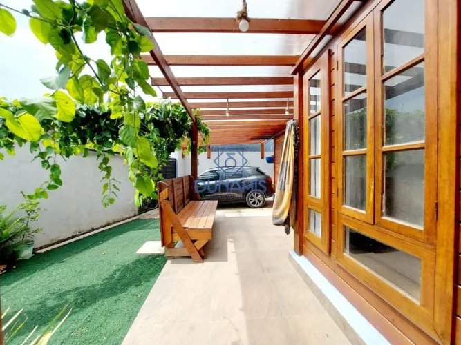 Casa luxuosa com localização privilegiada à venda no Jardim Guaiuba