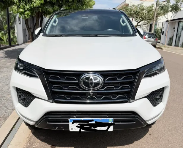 Toyota Hilux SW4 SRX 4X4 2.8 TDI 16V Dies. Aut. 2024