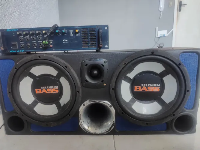 Som automotivo com Amplificador Oneal