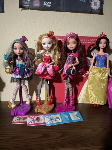 Pack Ever After High - Apple White, Madeline Hatter, Briar Beauty + Branca de Neve
