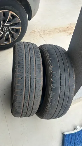 Pneu seminovo