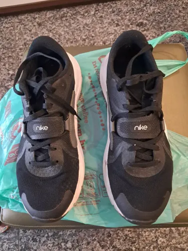 Tennis preto Nike modelo DV3975-002