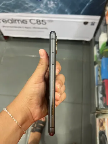Celular iPhone 11