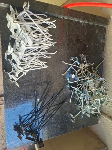 Painel canaletado e ganchos