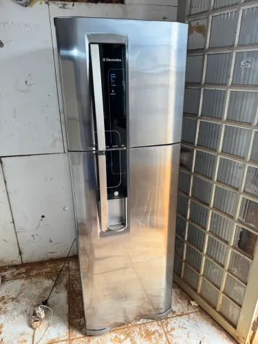 Geladeira de inox Eletrolux