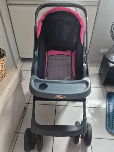 Carrinho de bebê menina
