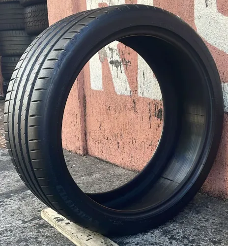 Pneu 275/35 aro 22 Michelin perfil baixo alta Performance seminovos