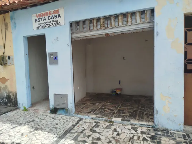 Casa pra vender no Henrique Jorge.