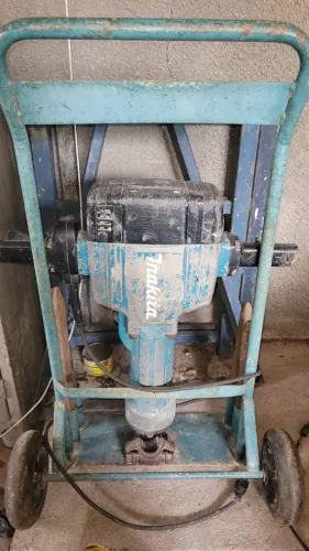 MARTELO ROMPEDOR DE CONCRETO 30KG MAKITA