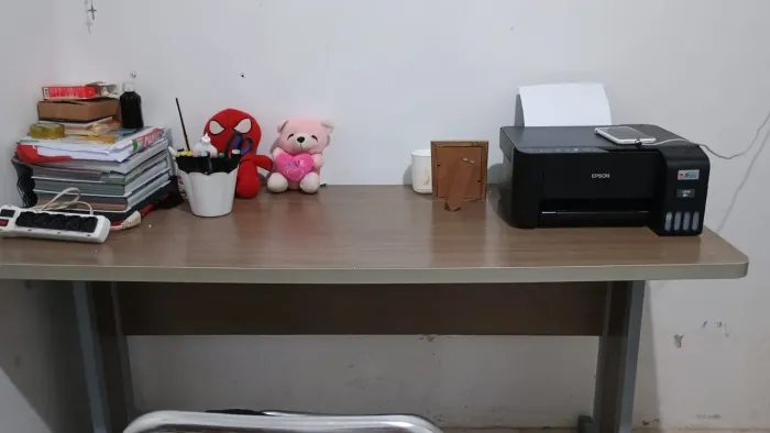 Mesa de escritorio/estudos seminova 