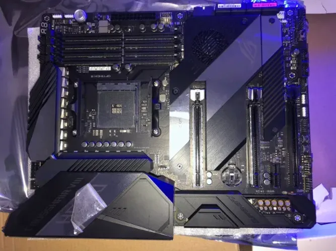 Placa mãe Asus Amd X570 Rog Crosshair Viii Hero