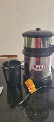 Espremedor de laranja e limão profissional