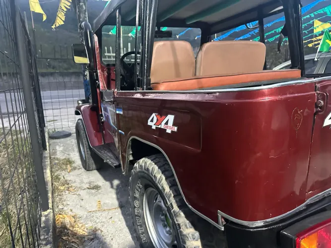Toyota Band.Jipe Cap.de Aço Chas. Curto Diesel 1985