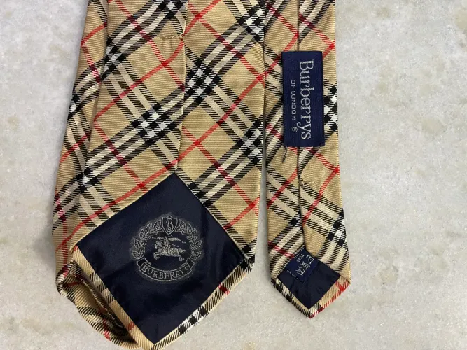 Vendo Gravata Burberry 