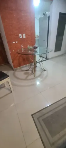 Mesa de vidro redonda de 6 lugares