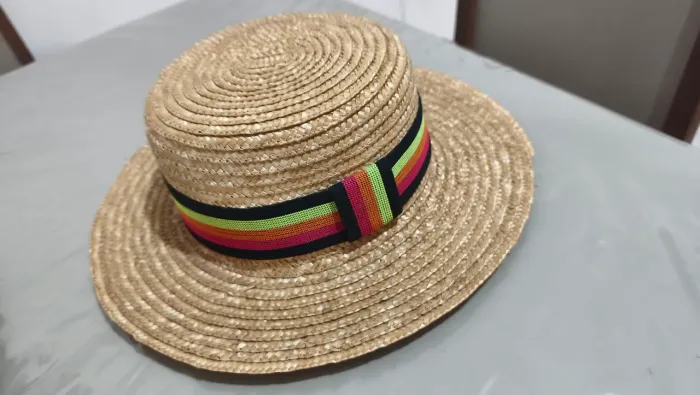 Chapéu de praia com faixa super estiloso ?