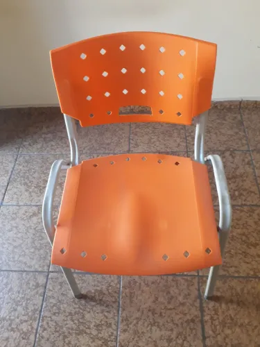 Vendo cadeiras de polietineno