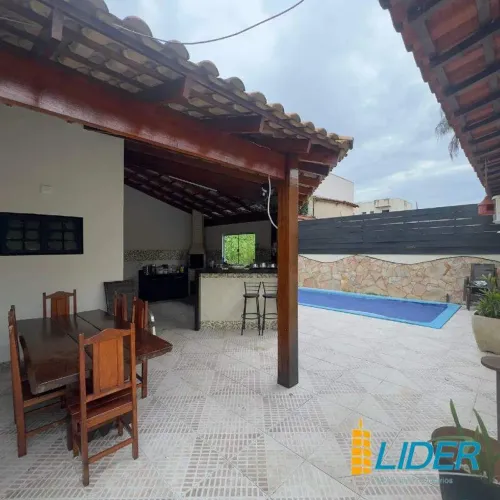 Casa à venda, 3 quartos, 1 suíte, 3 vagas, Santa Mônica - Uberlândia/MG
